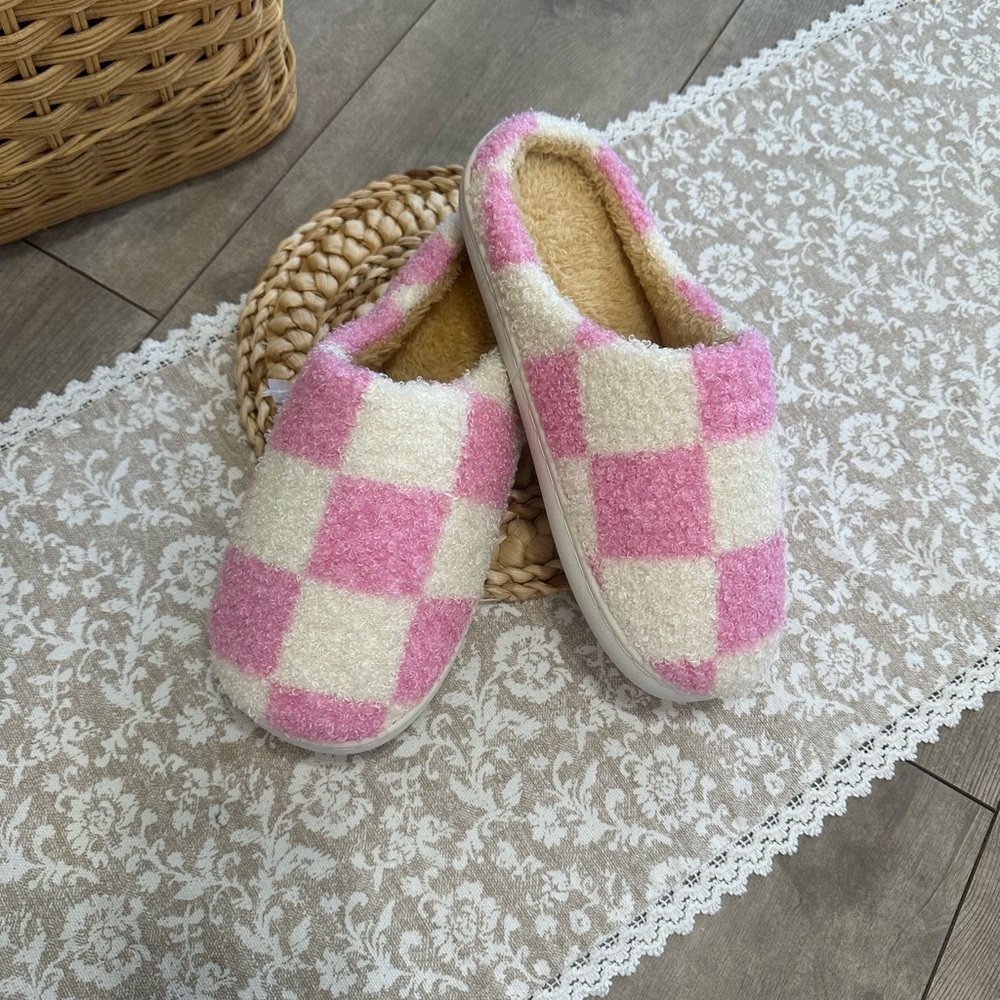 New Boutique Women’s Sherpa Checkered Slippers Slip Resistant Slip On Large 9-10 - Picture 10 of 16